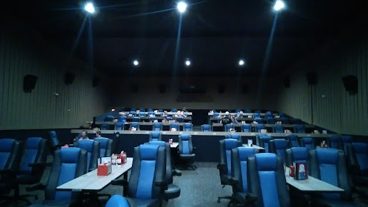 Reviews Smitty's Cinema Sanford (Movie Theater) in New Hampshire
