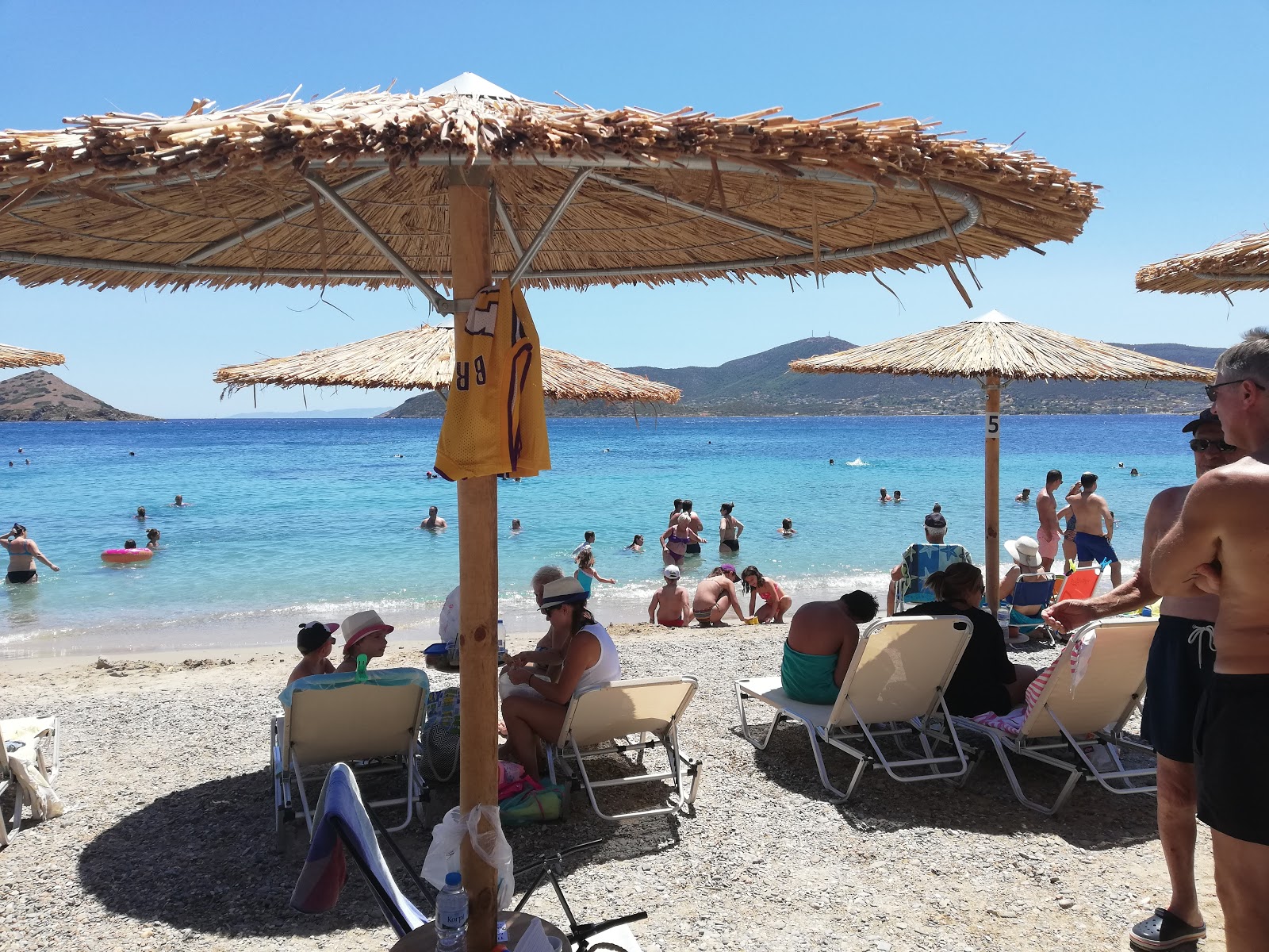 Fotografie cu Avlaki beach II - locul popular printre cunoscătorii de relaxare