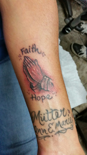 Tattoo Shop «Lucky Rabbit Tattoos», reviews and photos, 611 E McGalliard Rd, Muncie, IN 47303, USA