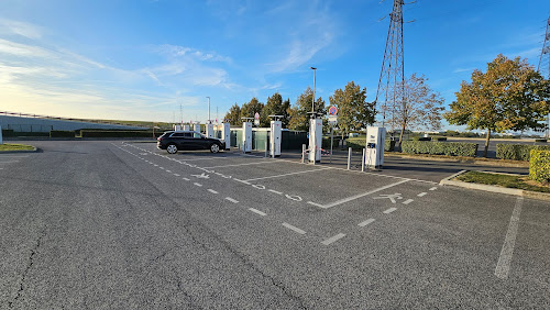 Borne de recharge de véhicules électriques IONITY Station de recharge Champfleury