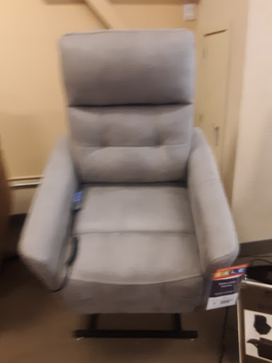 Furniture Store «Raymour & Flanigan Furniture and Mattress Store», reviews and photos, 100 Highland Ave, Seekonk, MA 02771, USA