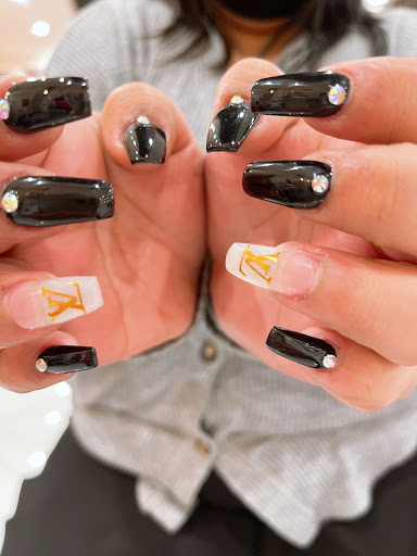 Gilroy Nails image