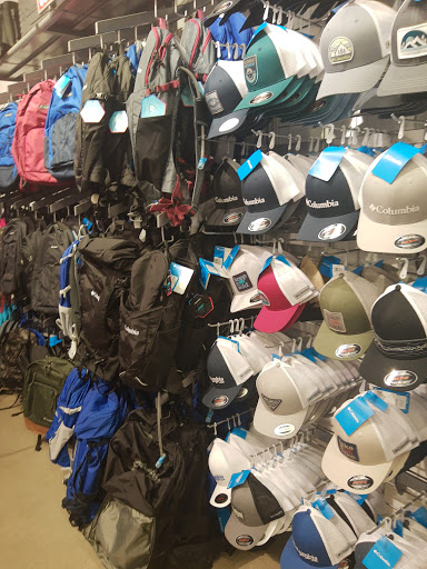 Sportswear Store «Columbia Sportswear Outlet», reviews and photos, 6800 Oxon Hill Rd #600, Oxon Hill, MD 20745, USA