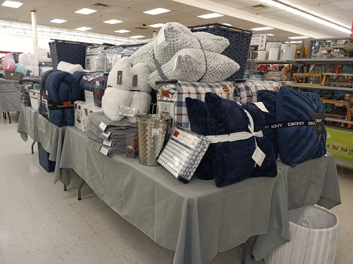 Department Store «T.J. Maxx», reviews and photos, 951 W Pleasant Valley Rd, Parma, OH 44134, USA