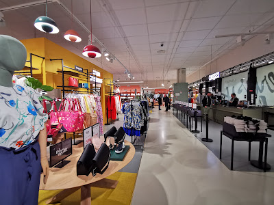 Galeries Lafayette Outlet Ile Saint Denis à L'Île-Saint-Denis