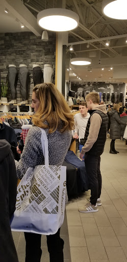 Sportswear Store «lululemon», reviews and photos, 252 Adams Rd, Rochester Hills, MI 48309, USA