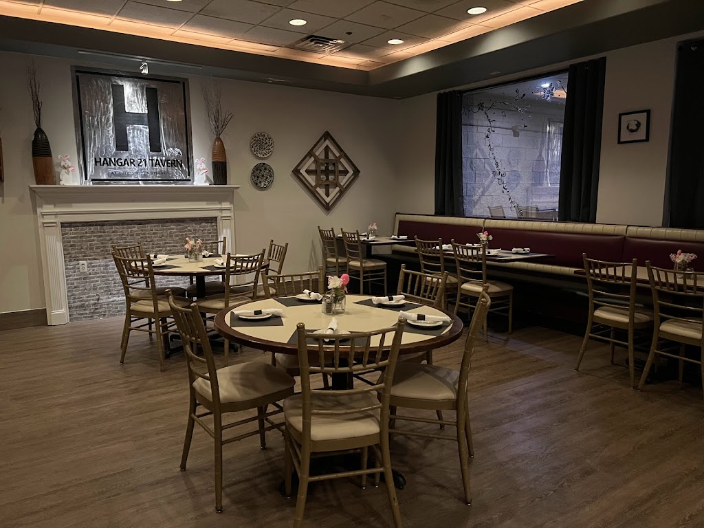 Hangar 21 Tavern 08733