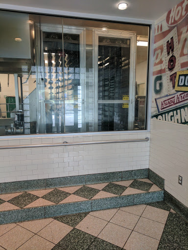 Bakery «Krispy Kreme Doughnuts», reviews and photos, 16415 NW Cornell Rd, Beaverton, OR 97006, USA