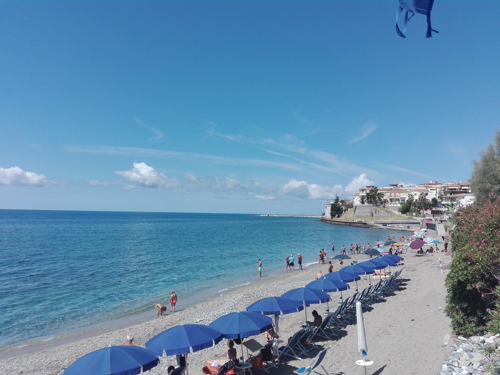 Spiaggia Diamante'in fotoğrafı geniş plaj ile birlikte