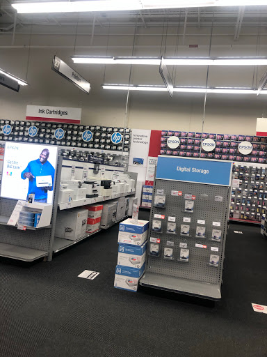 Office Supply Store «Staples», reviews and photos, 1075 N Main St, Warrington, PA 18976, USA