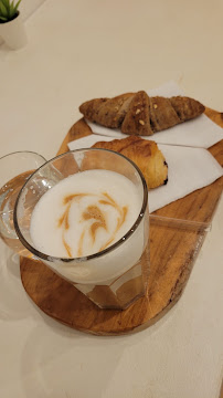 Cappuccino du Restaurant servant le petit-déjeuner Coffee Moments - Café Lyon 3 - n°3