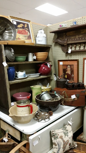 Antique Store «Grapevine Antiques & Craft», reviews and photos, 137 Erin Ln, Brodheadsville, PA 18322, USA