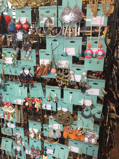 Used Clothing Store «Buffalo Exchange Minneapolis», reviews and photos, 2727 Lyndale Ave S, Minneapolis, MN 55408, USA