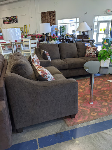 Outlet Store «Rooms To Go Outlet Furniture Store - Pearl River», reviews and photos, 63295 Old Military Rd, Pearl River, LA 70452, USA