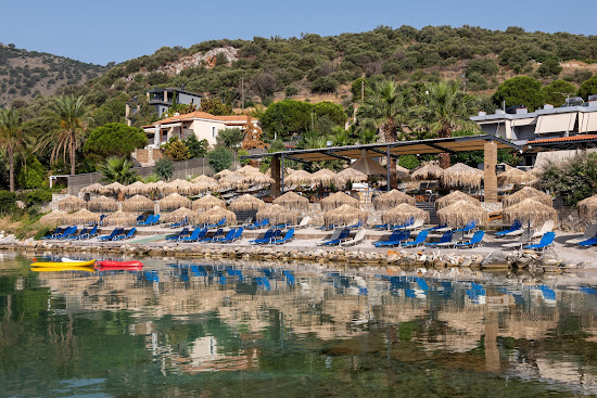 Galazia Limni Beach