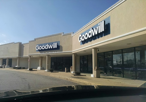 Thrift Store «Goodwill Lynnhaven Retail Store», reviews and photos, 600 S Lynnhaven Rd, Virginia Beach, VA 23452, USA