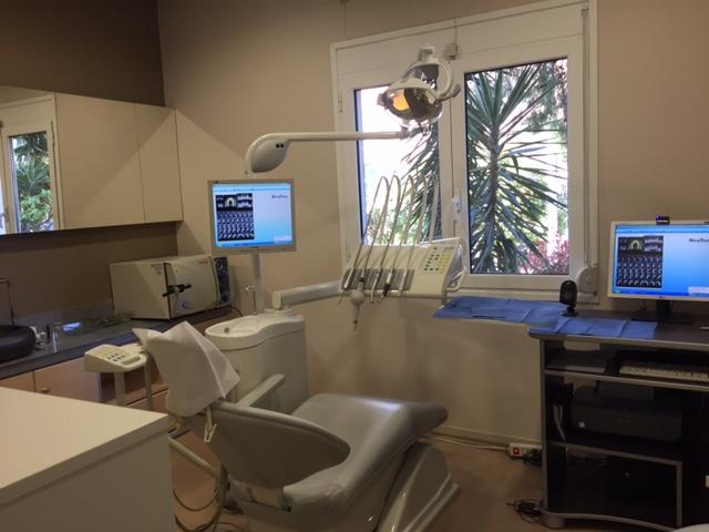 Αρχάκης Παμίνος - Οδοντίατρος