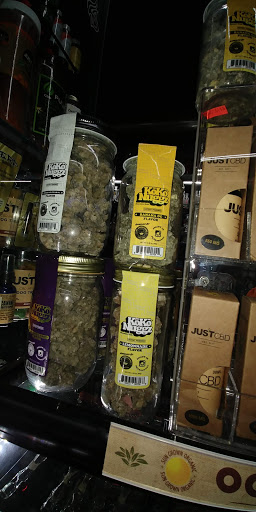 Tobacco Shop «The Hub Smoke Shop & Gifts», reviews and photos, 6410 N Oak Trafficway, Kansas City, MO 64118, USA