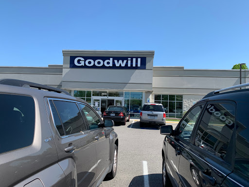 Thrift Store «Goodwill Laburnum Retail Store & Donation Center», reviews and photos, 3979 Gay Ave, Richmond, VA 23231, USA