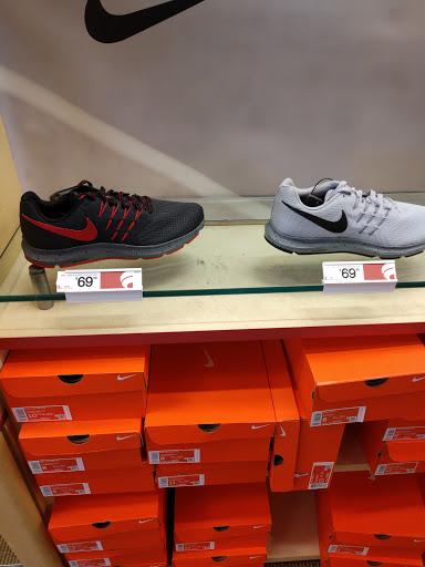 Shoe Store «Famous Footwear», reviews and photos, 2265 Walker Lake Rd, Mansfield, OH 44903, USA