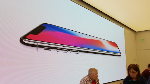 Computer Store «Apple Country Club Plaza», reviews and photos, 227 Nichols Rd, Kansas City, MO 64112, USA