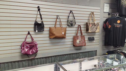 Pawn Shop «Tavares Family Jewelry & Pawn», reviews and photos, 708 W Burleigh Blvd, Tavares, FL 32778, USA