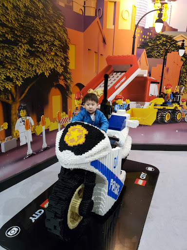 Shopping Mall «Oaktree Mall Shopping Center», reviews and photos, 2024 Center Ave n, Fort Lee, NJ 07024, USA