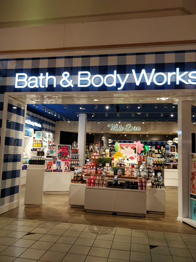 Shopping Mall «Stratford Square Mall», reviews and photos, 152 Stratford Dr, Bloomingdale, IL 60108, USA