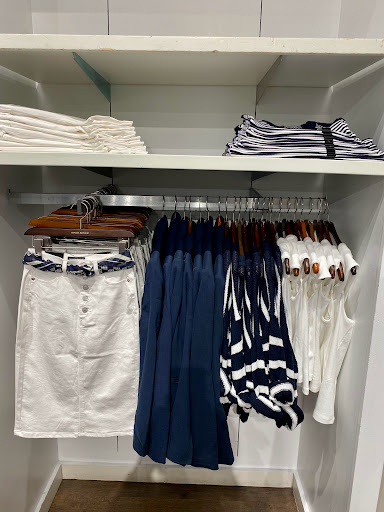 Clothing Store «Banana Republic», reviews and photos, 454 Evergreen Ct, Central Valley, NY 10917, USA