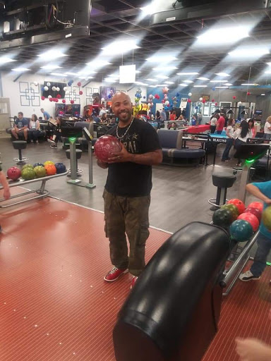 Bowling Alley «Lane 8 Bowling Center», reviews and photos, 124 Wainwright Dr, Brooklyn, NY 11252, USA