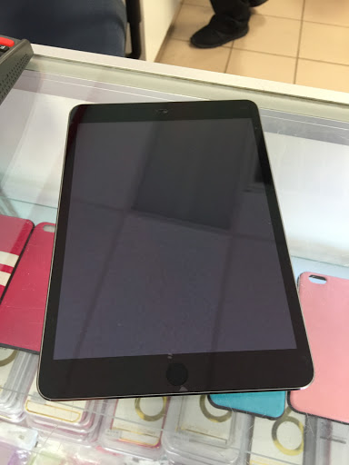 Cell Phone Store «Red Hot Repairs», reviews and photos, 80 Carleton Ave, East Islip, NY 11730, USA