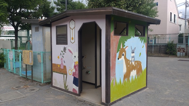 本町児童遊園公衆トイレ