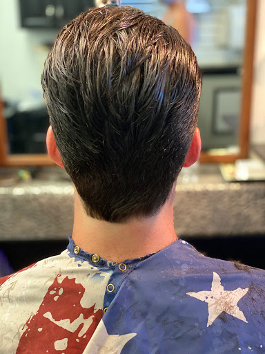 Barber Shop «Razorz Edge Barber Shop & Shave Parlor», reviews and photos, 5 Bowling Green Pkwy #16, Lake Hopatcong, NJ 07849, USA