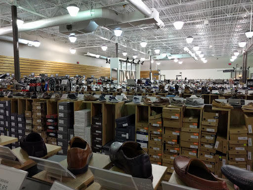 Shoe Store «DSW Designer Shoe Warehouse», reviews and photos, 2155 22nd St, Oak Brook, IL 60523, USA