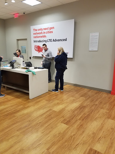 Cell Phone Store «Verizon», reviews and photos, 10651 E US Hwy 36 a, Avon, IN 46123, USA