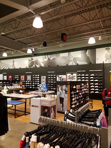 Shopping Mall «Legacy Village», reviews and photos, 25001 Cedar Rd, Lyndhurst, OH 44124, USA