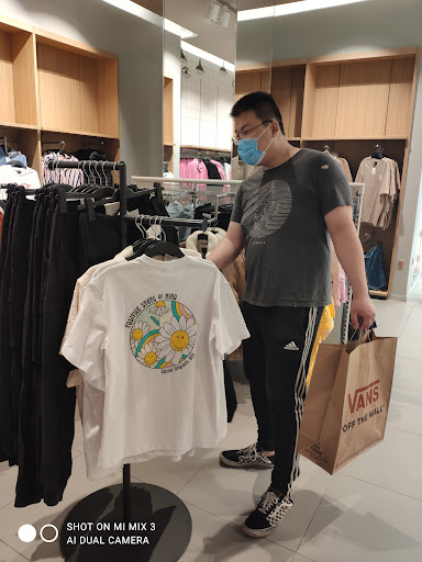 Shopping Mall «Westfield Fashion Square», reviews and photos, 14006 Riverside Dr, Sherman Oaks, CA 91423, USA