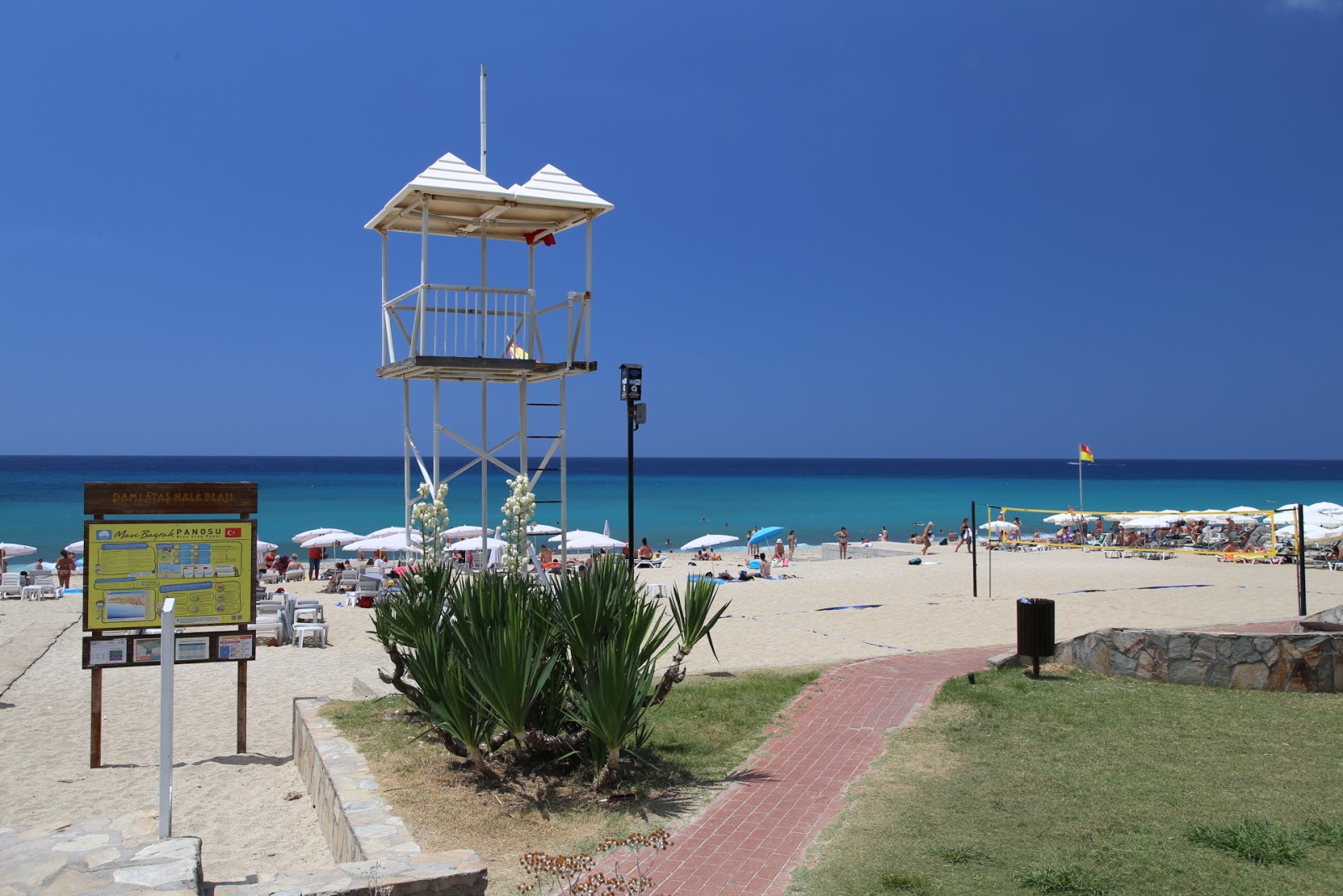 Fotografija Plaža Damlatas in naselje