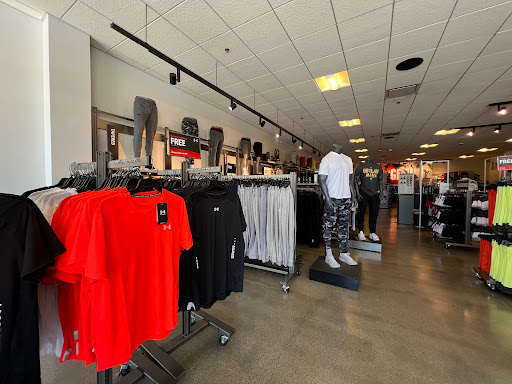 Shopping Mall «Gilroy Premium Outlets», reviews and photos, 681 Leavesley Rd, Gilroy, CA 95020, USA