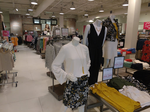 Shopping Mall «Queenstown Premium Outlets», reviews and photos, 441 Outlet Center Dr, Queenstown, MD 21658, USA