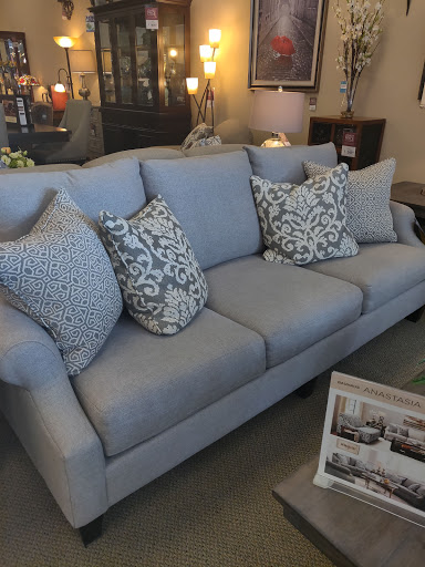 Furniture Store «Raymour & Flanigan Furniture and Mattress Store», reviews and photos, 1360 S Washington St, North Attleborough, MA 02760, USA