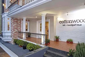 Cottonwood Bed & Breakfast House Bandung image