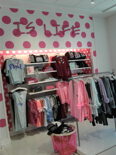 Shopping Mall «Crestview Hills Town Center», reviews and photos, 2791 Town Center Blvd, Crestview Hills, KY 41017, USA