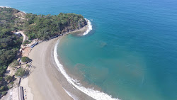 Playa Platanitos'in fotoğrafı uçurumlarla desteklenmiş