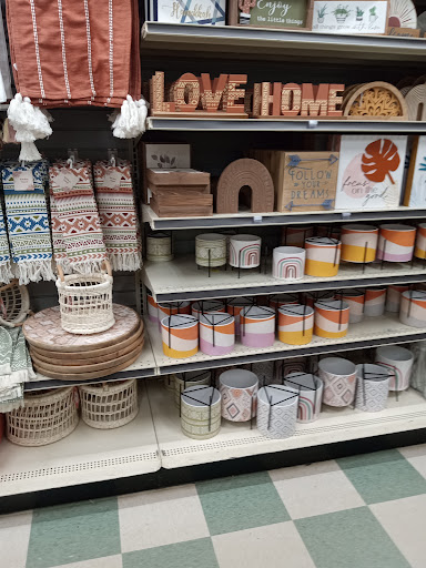 Home Goods Store «Christmas Tree Shops», reviews and photos, 15 Backus Ave Suite 42, Danbury, CT 06810, USA