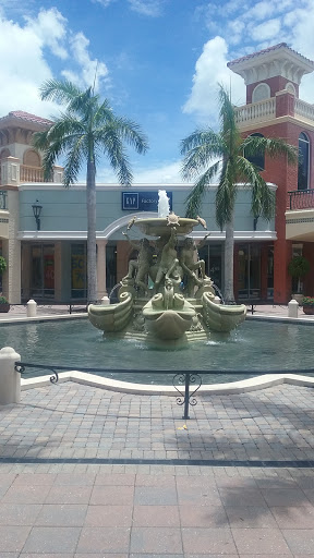 Sunglasses Store «Oakley Vault», reviews and photos, 10801 Corkscrew Rd #422, Estero, FL 33928, USA