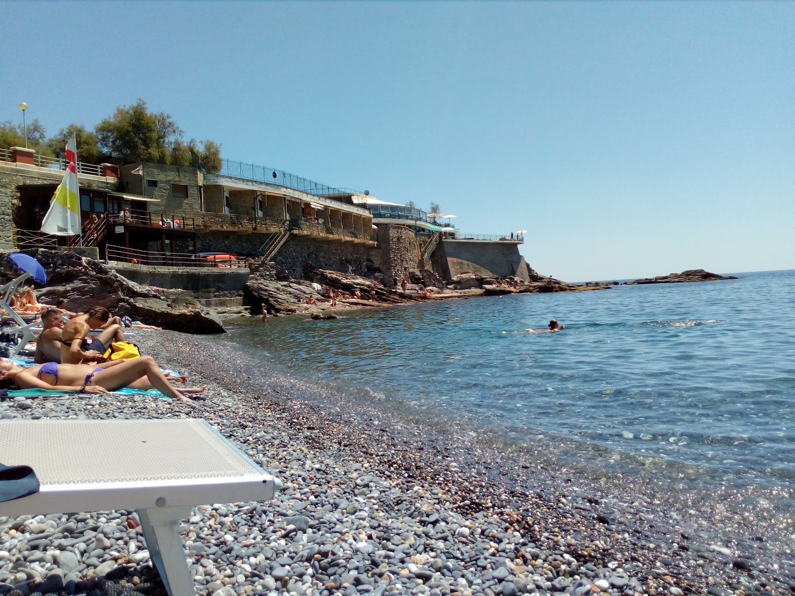 Spiaggia Quartara的照片 带有蓝色的水表面