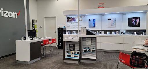 Cell Phone Store «Verizon Authorized Retailer, TCC», reviews and photos, 12019 Business Park Blvd N, Champlin, MN 55316, USA