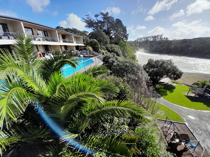 Waterfalls Estate - Motel & Campground.