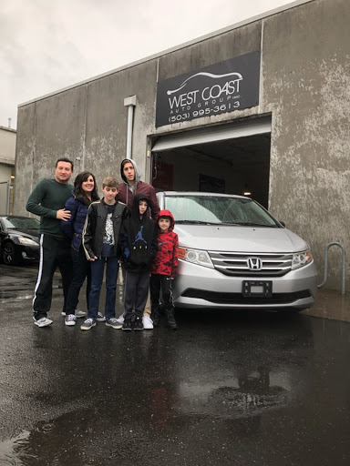 Used Car Dealer «West Coast Auto Group», reviews and photos, 231 NE 10th Ave, Portland, OR 97232, USA